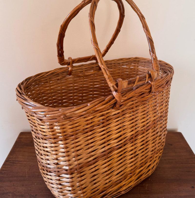 Modelo 6: bolso de compras de mimbre